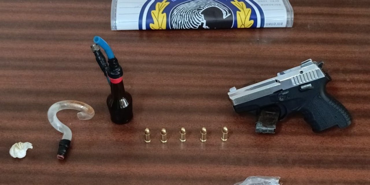 İzmir’de yol kontrolünde uyuşturucu ele geçirildi: 2 gözaltı