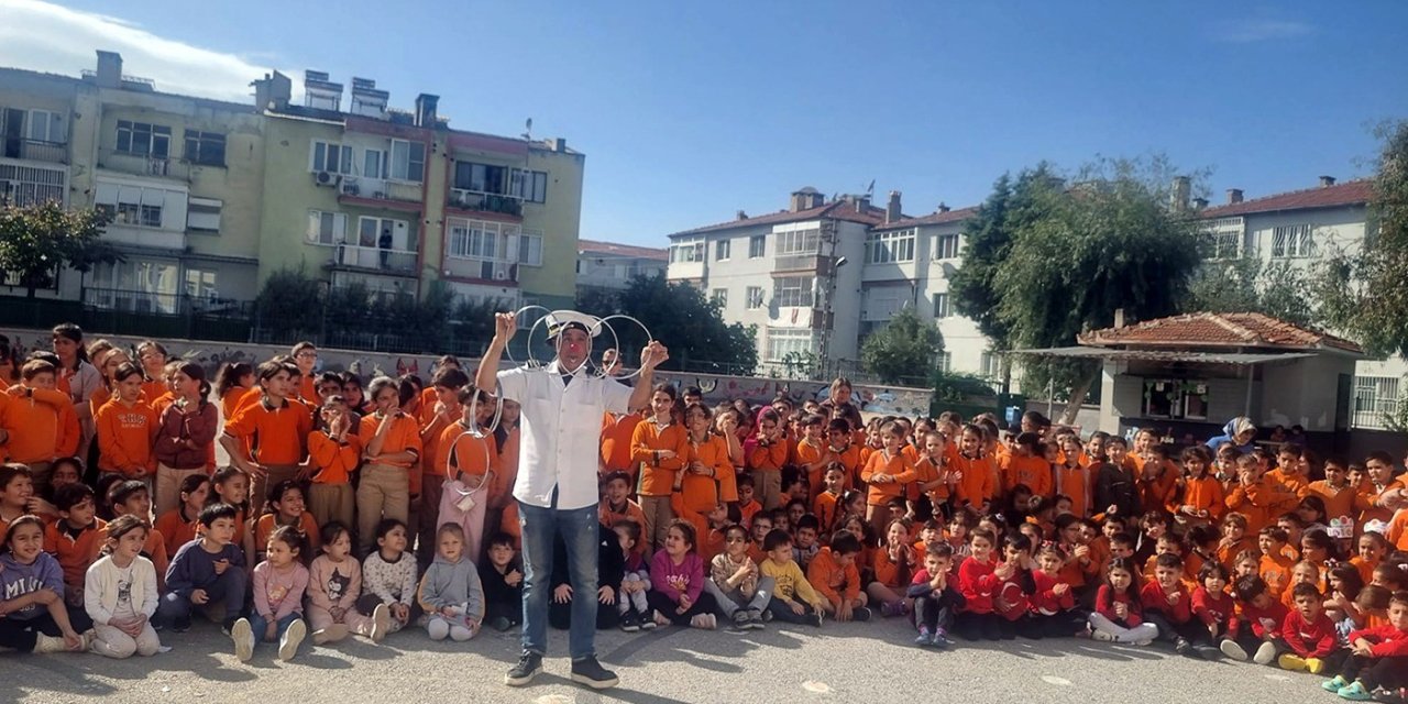 Miniklere kahkaha ve kültür şöleni