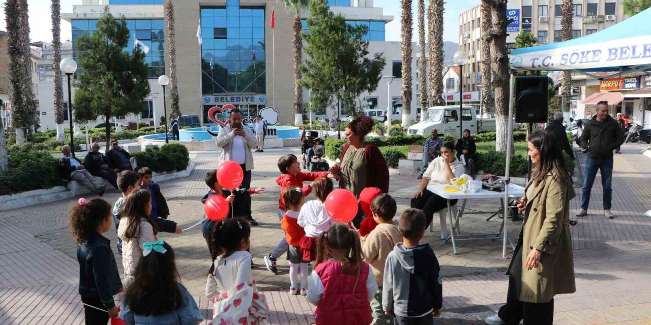 Söke’de Belediye Meydanı renkli görüntülere sahne oldu