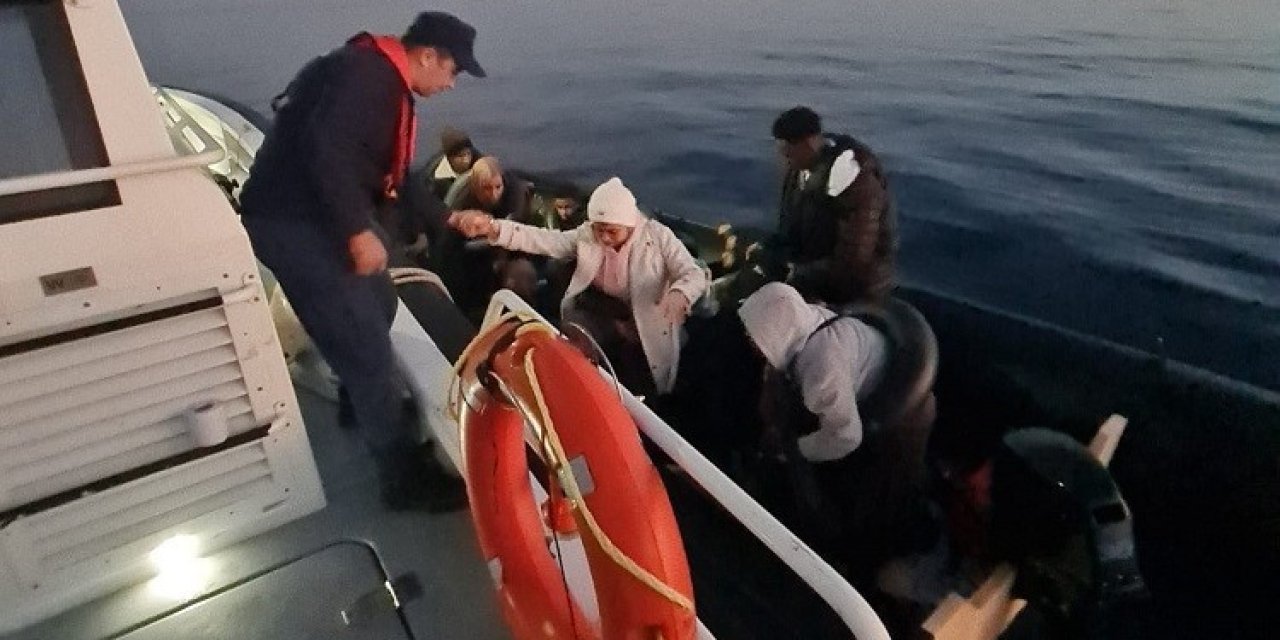 Kuşadası açıklarında 14 düzensiz göçmen yakalandı