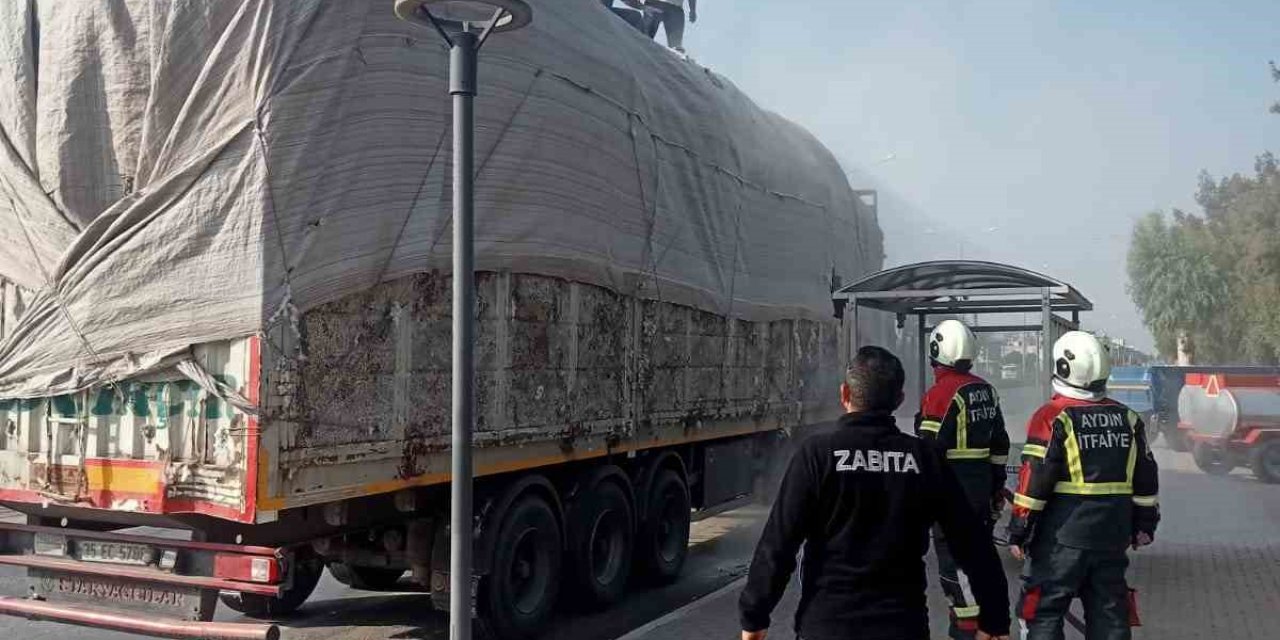 Pamuk yüklü tırda çıkan yangın büyümeden söndürüldü