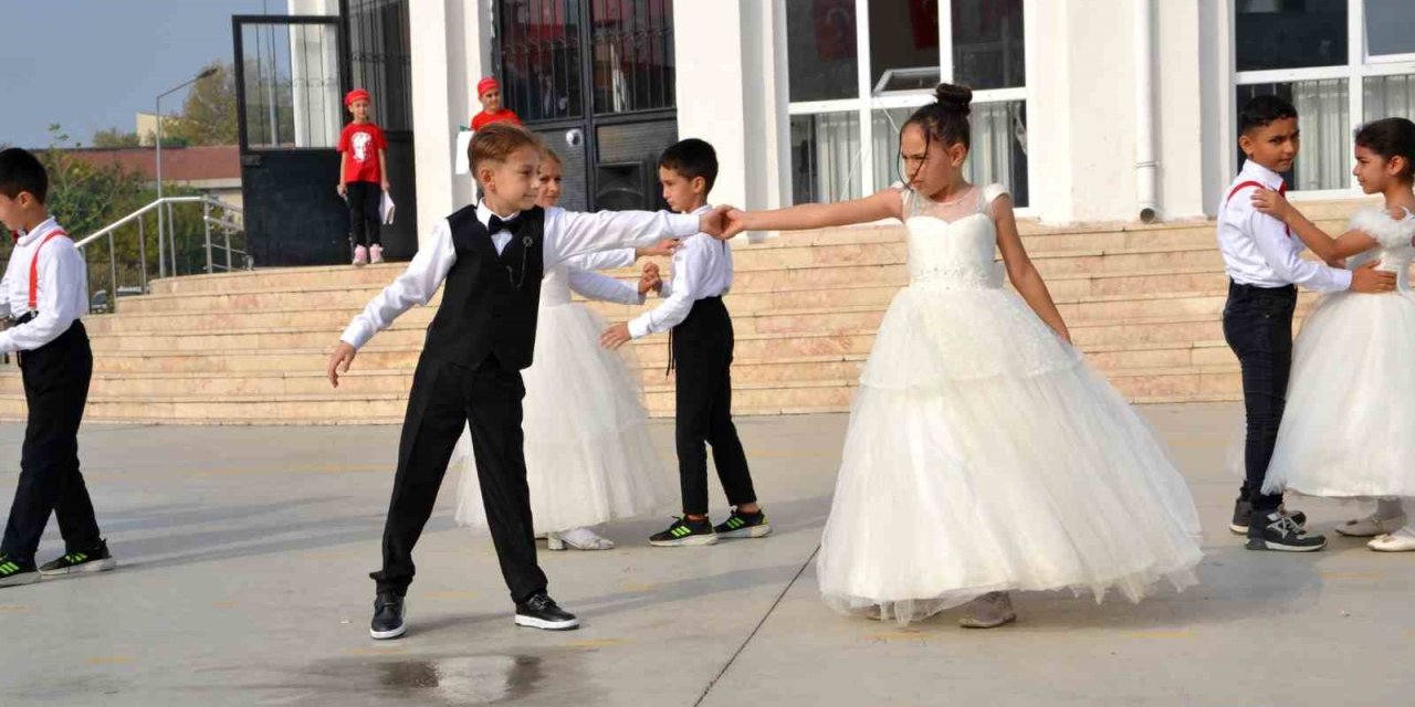 ‘Son Balo’ gösterisi ile 10 Kasım’a özel anma