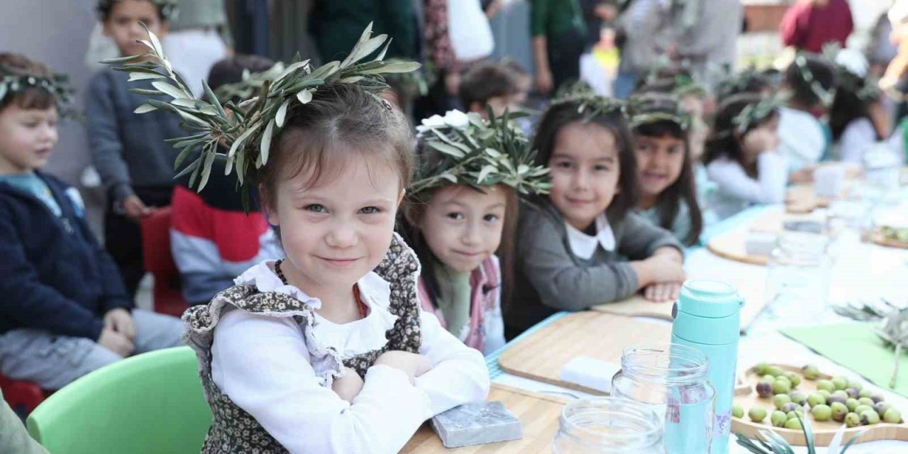 Minik eller zeytinle buluştu