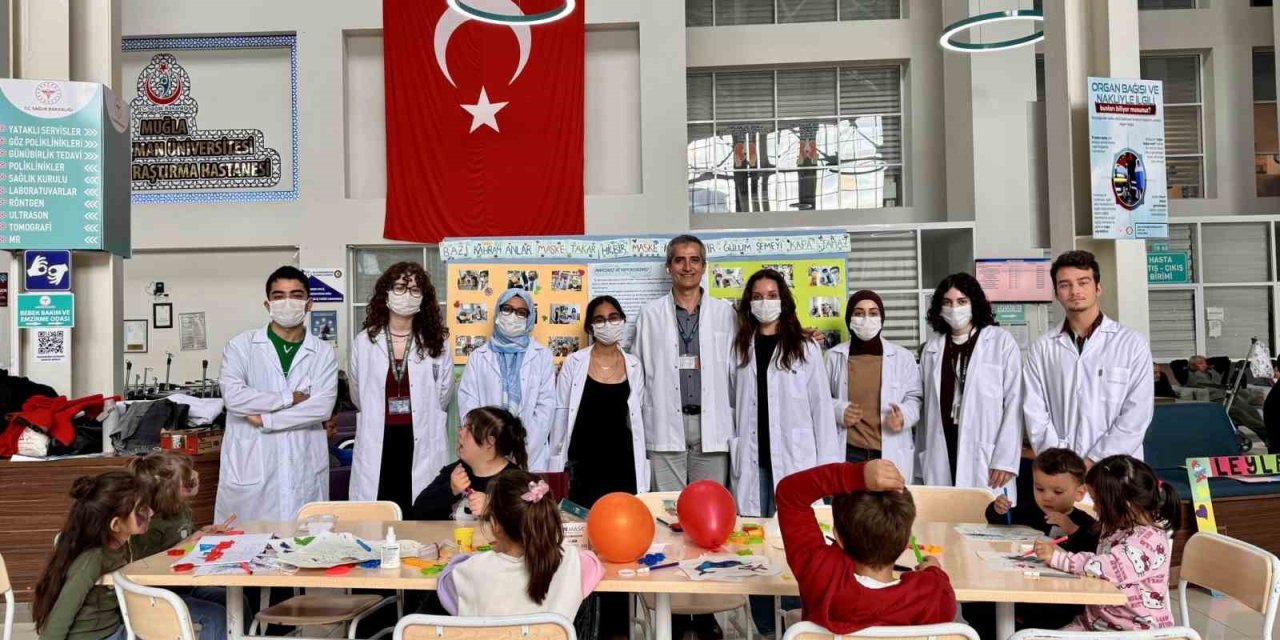 Tıp Fakültesi öğrencileri ’lösemili’ çocuklara dikkat çekti