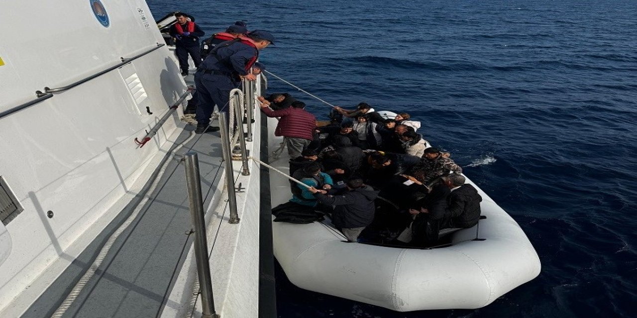 Faciadan dönüldü: 40’ı çocuk 64 düzensiz göçmen kurtarıldı