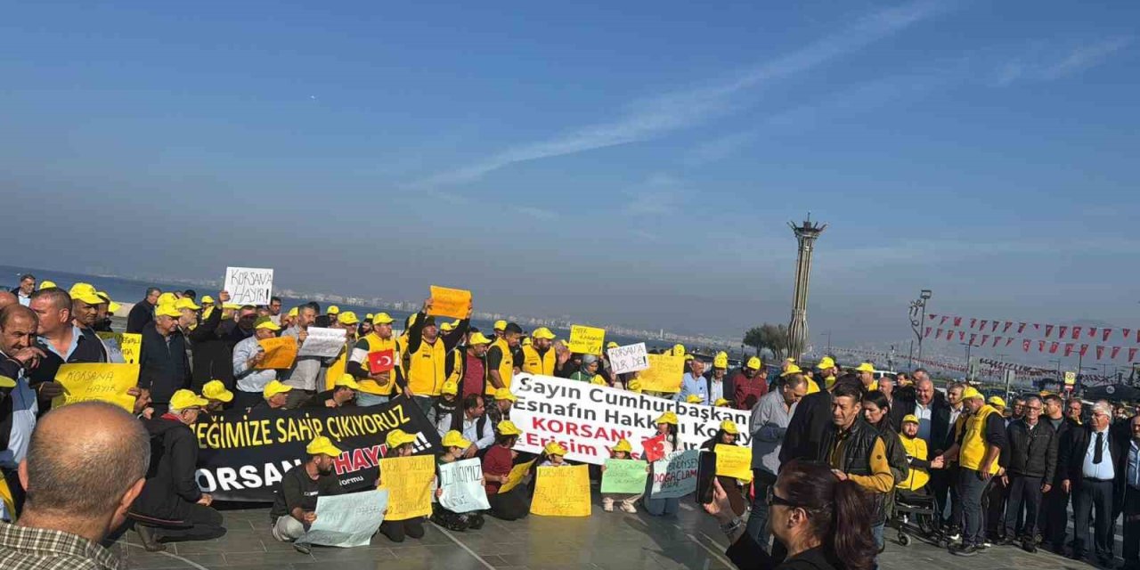 İzmir’de taksicilerden ‘korsana hayır’ konvoyuna başkandan şartlı destek