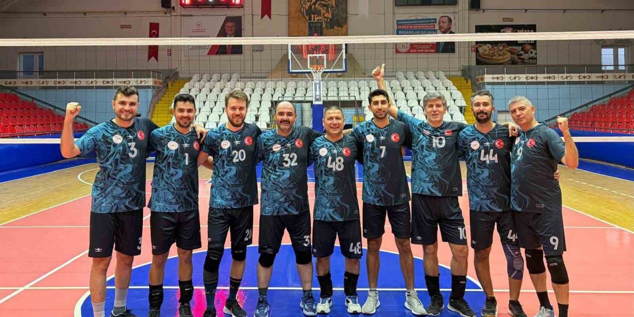 İlk kez katıldıkları turnuvada çeyrek finale yükseldiler