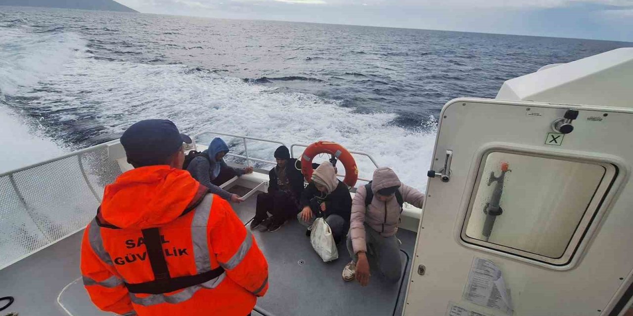 Fethiye Leylek koyunda mahsur kalan 4 düzensiz göçmen kurtarıldı