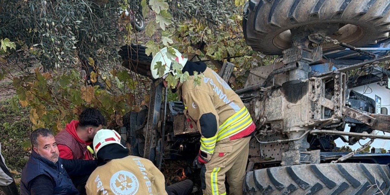 Devrilen traktörün altında kalan çiftçi hayatını kaybetti