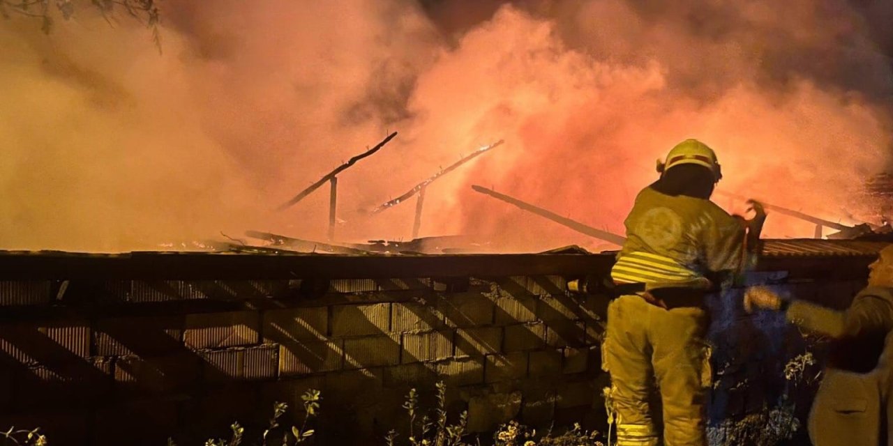 Yangın bir evi küle çevirdi