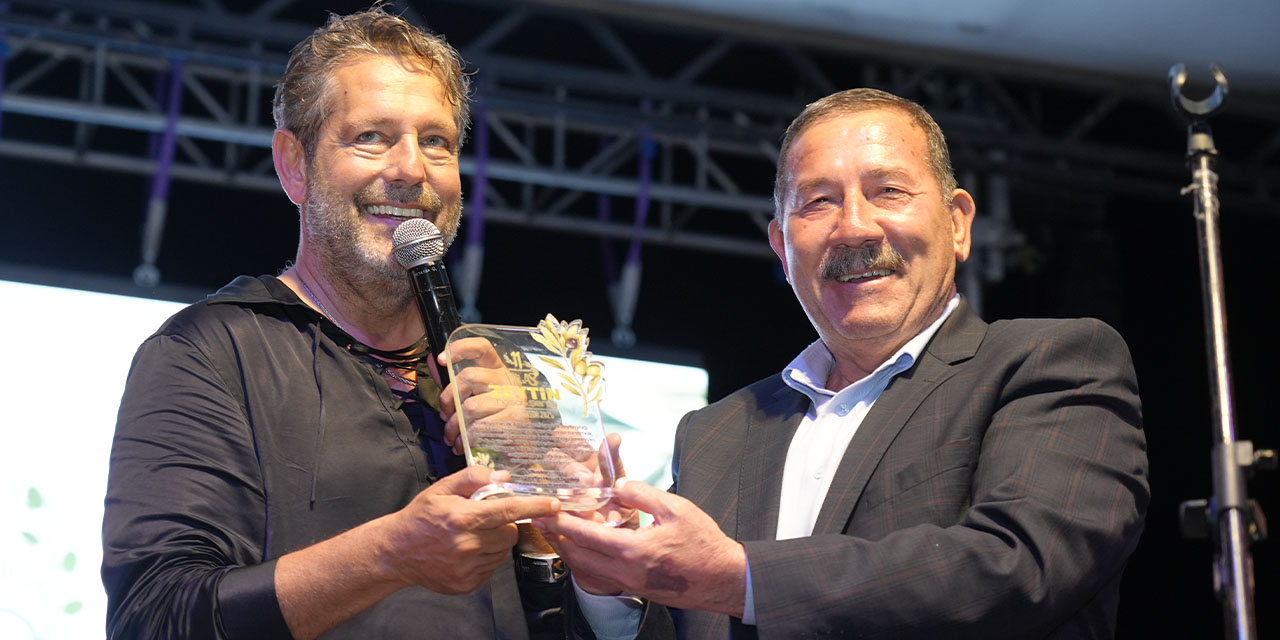 Milaslılar Bora Gencer’in 90’lar şarkılarıyla coştu