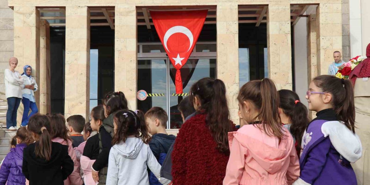 Anıtkabir ruhunu Denizli’de yaşayan öğrenciler Ata’sının huzuruna çıktı