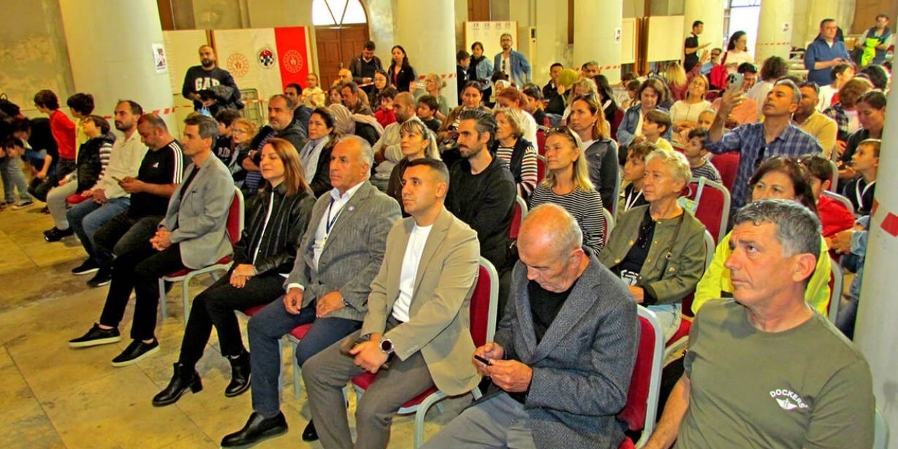 Çeşme’de satranç turnuvası düzenlendi