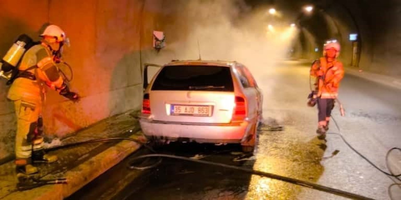 Konak Tünelleri’ndeki araç yangınına itfaiyeden hızlı müdahale