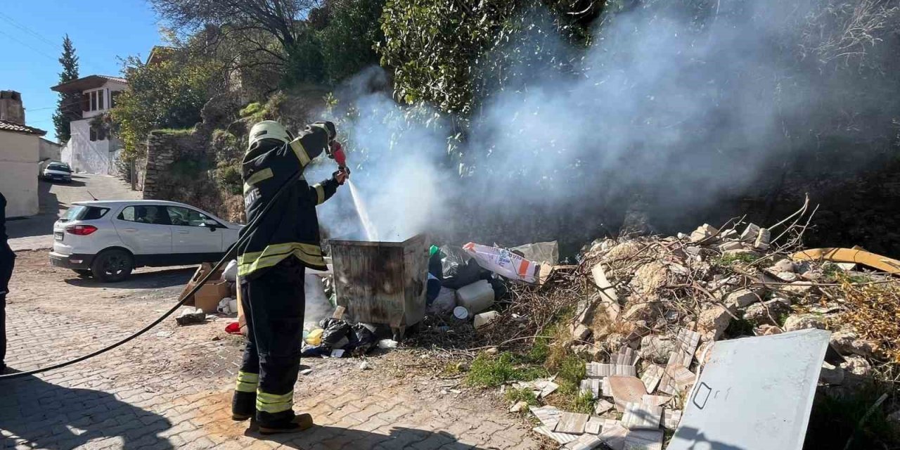 Menteşe’de çöp konteynerinde yangın paniği