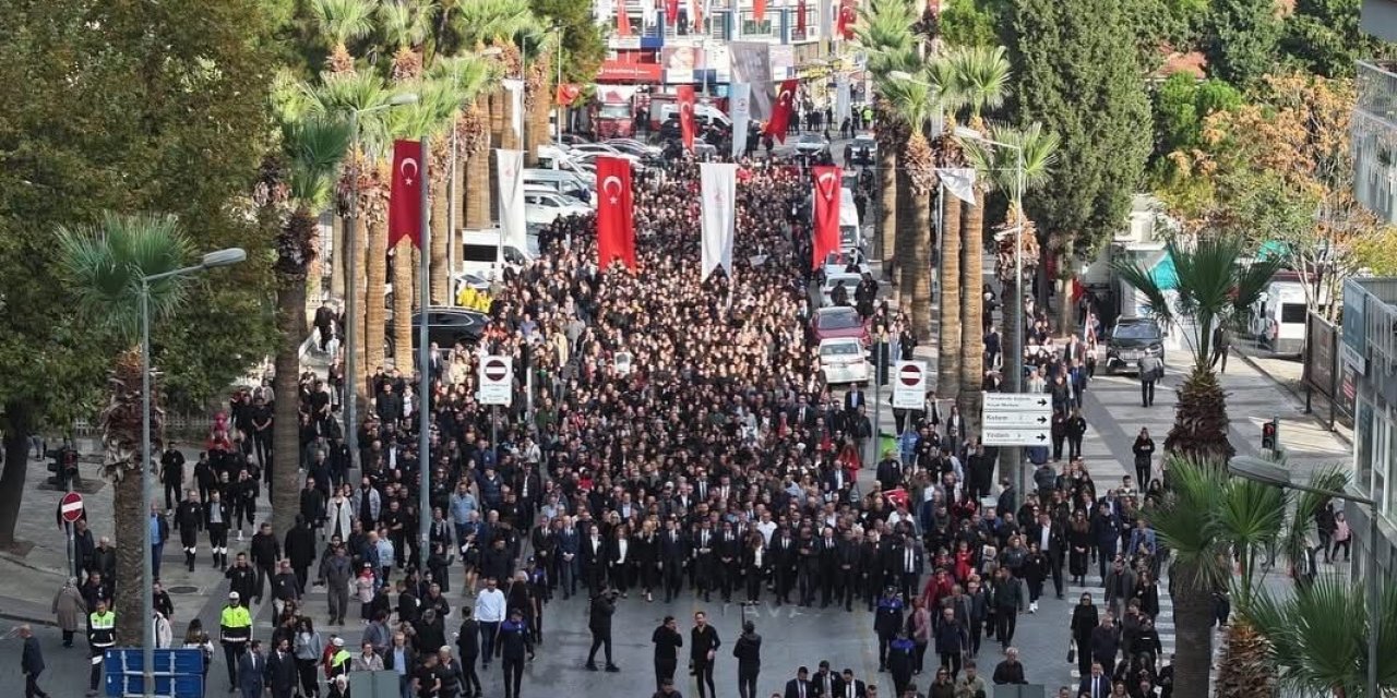 Denizli’de saat 09.05’i gösterdiğinde hayat durdu