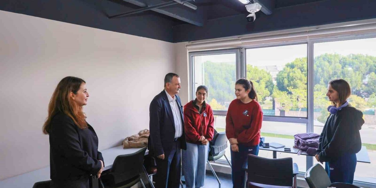 Yunusemre’den 10 Kasım’da gençlere ’Nutuk’ hediyesi