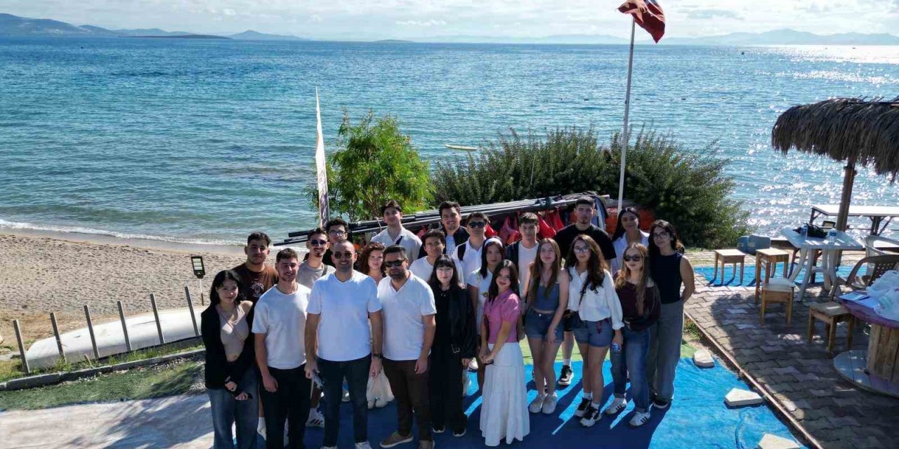 Turizm ve Seyahat Hizmetleri öğrencilerine Amatör Denizci Belgesi eğitimi verildi