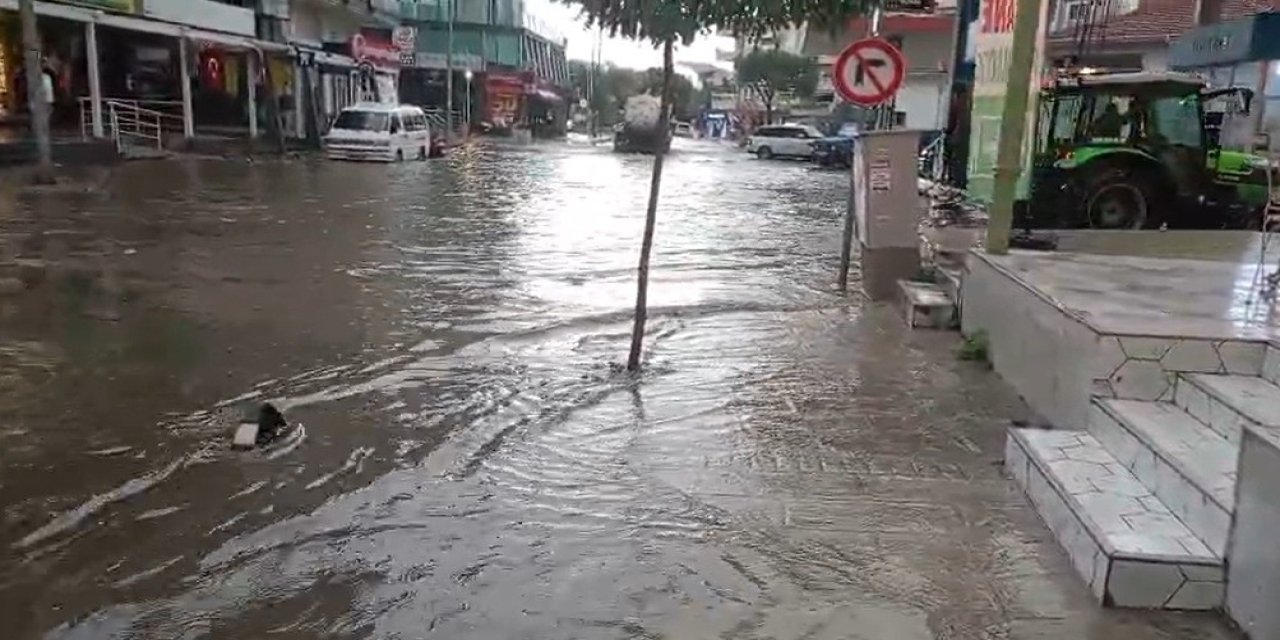 İzmir’in kuzey ilçelerinde kuvvetli sağanak yağış