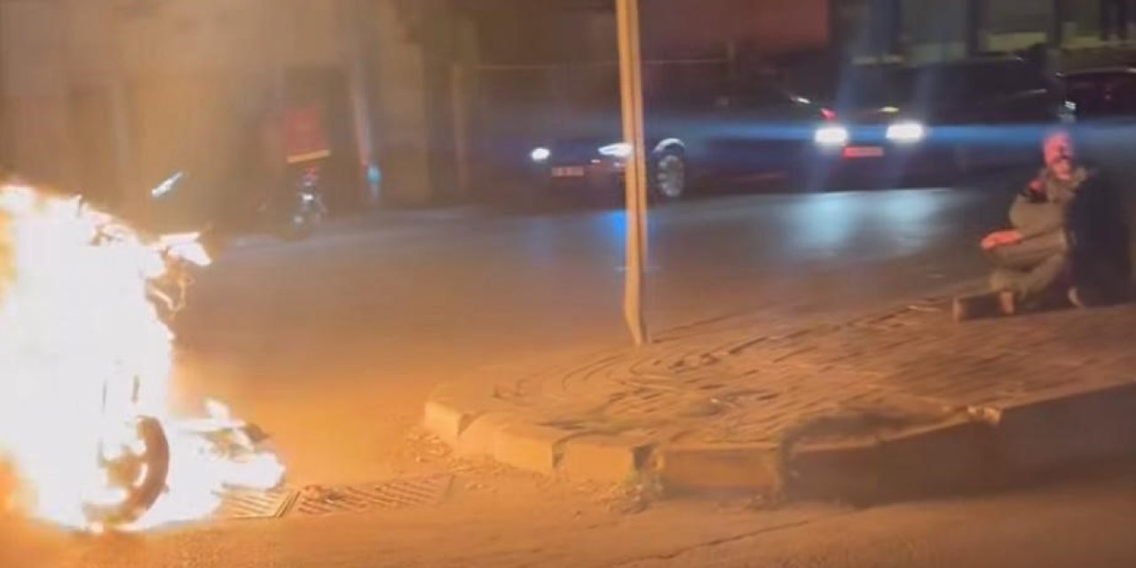 Çalışmayan motorunu yakıp, karşısına geçip izledi