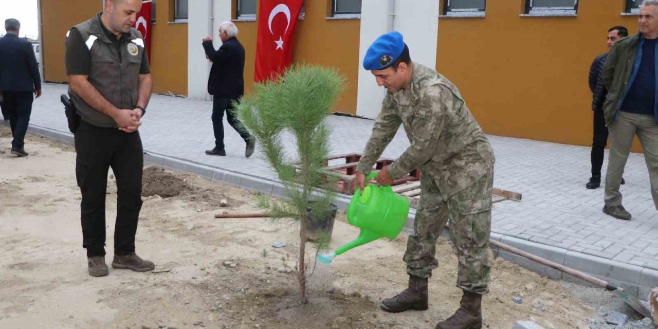 Söke’de "Yeşil Vatan" için fidanlar toprakla buluştu