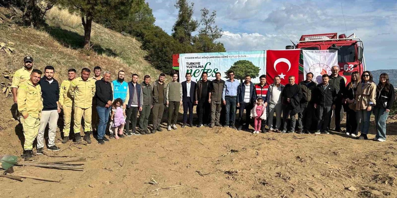 Sarıgöl’de 300 fidan toprakla buluştu