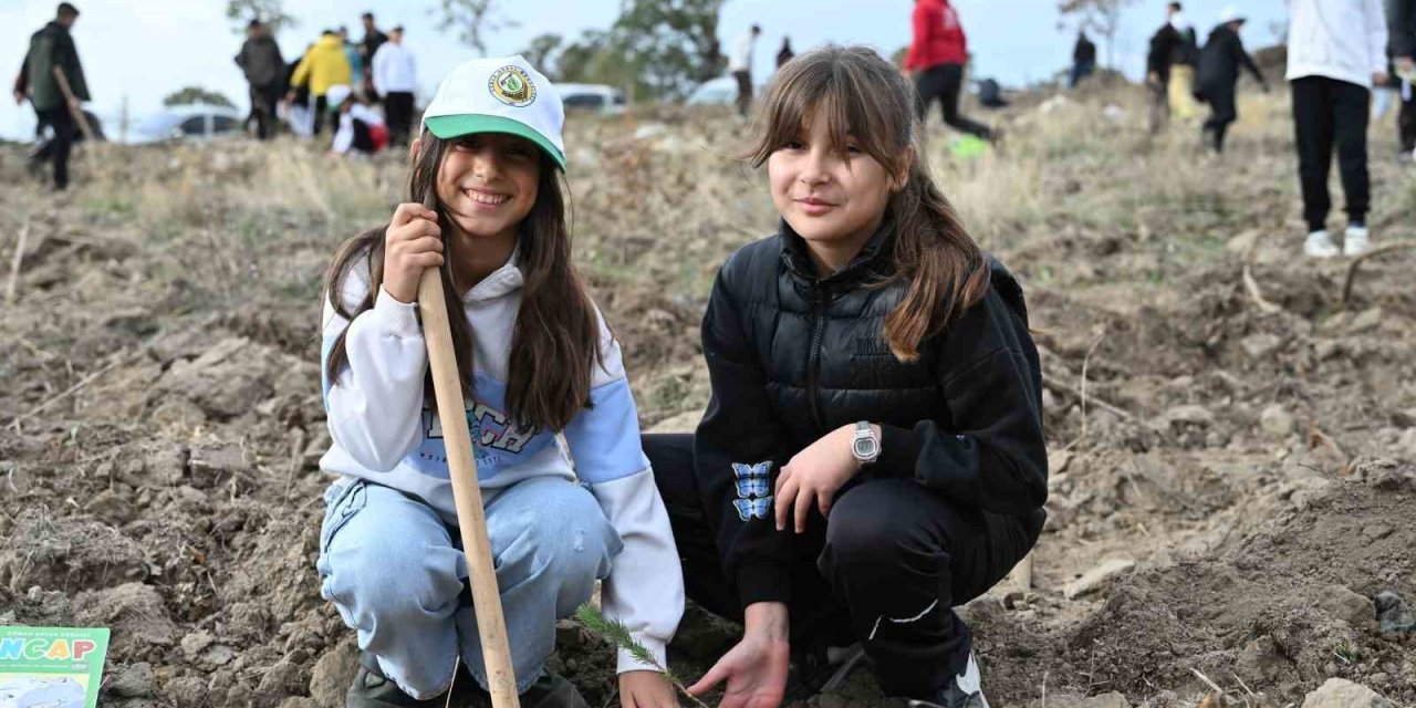 Demirci’de 2 bin fidan toprakla buluştu