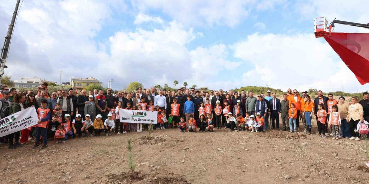 Didim’de fidanlar toprakla buluşturuldu