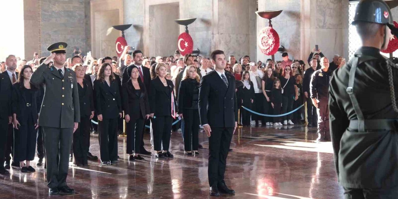 Başkan Mandalinci ve meclis üyelerinden Anıtkabir ziyareti