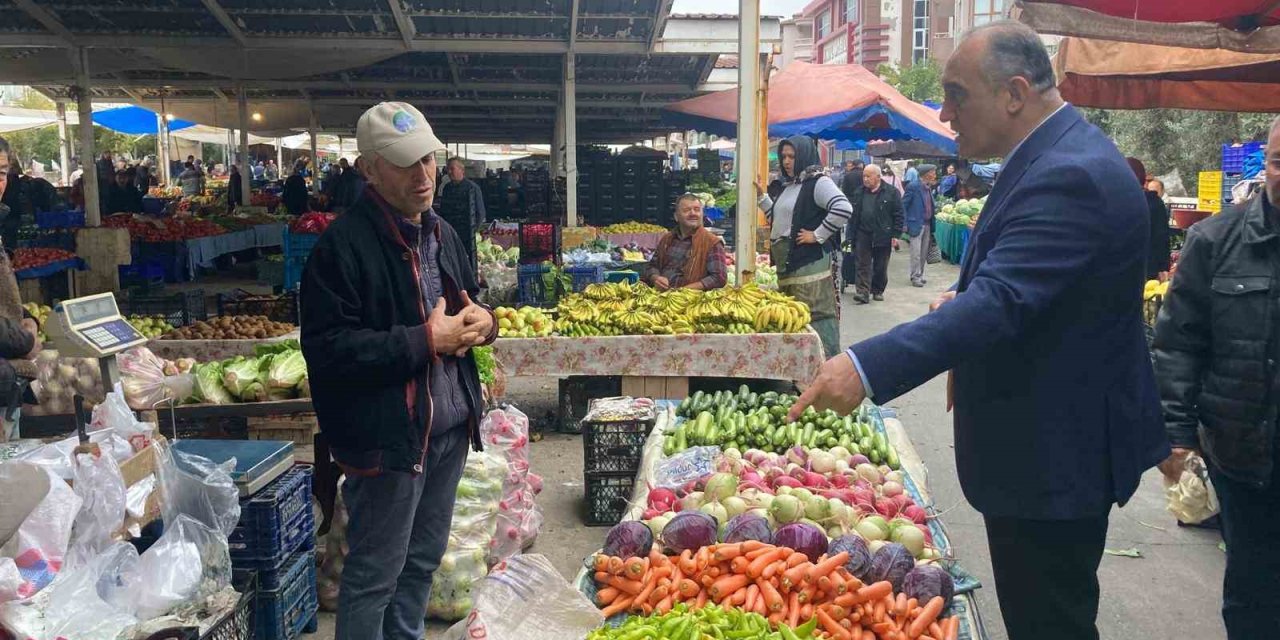 Kaymakam İlhan, pazarda vatandaşlar ve esnafla bir araya geldi