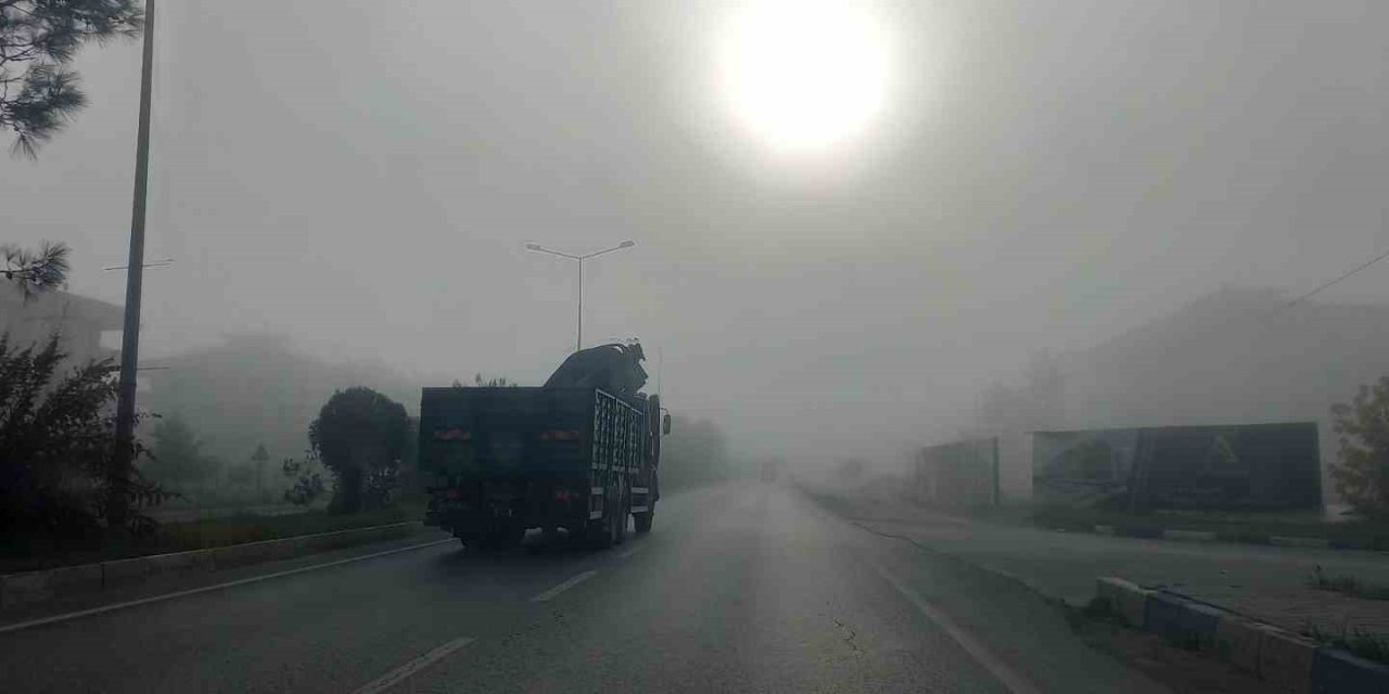 Aydın’da yoğun sis sürücülere zor anlar yaşattı