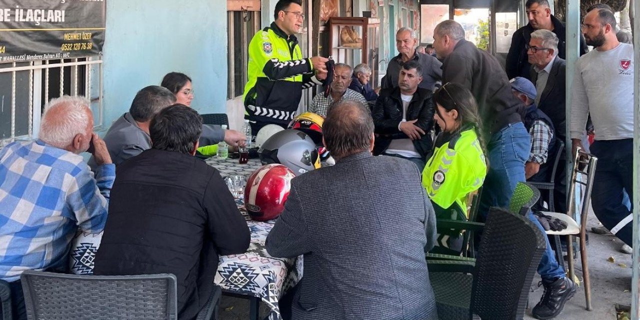 Salihli’de çiftçilere ve sürücülere yeni trafik kuralları anlatıldı