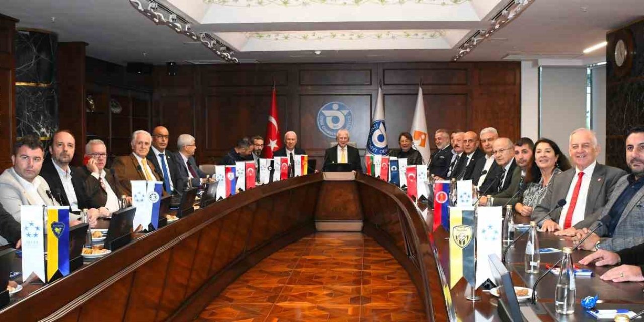 İZVAK’ta İzmir kulüplerinin kent ekonomisine katkısı konuşuldu