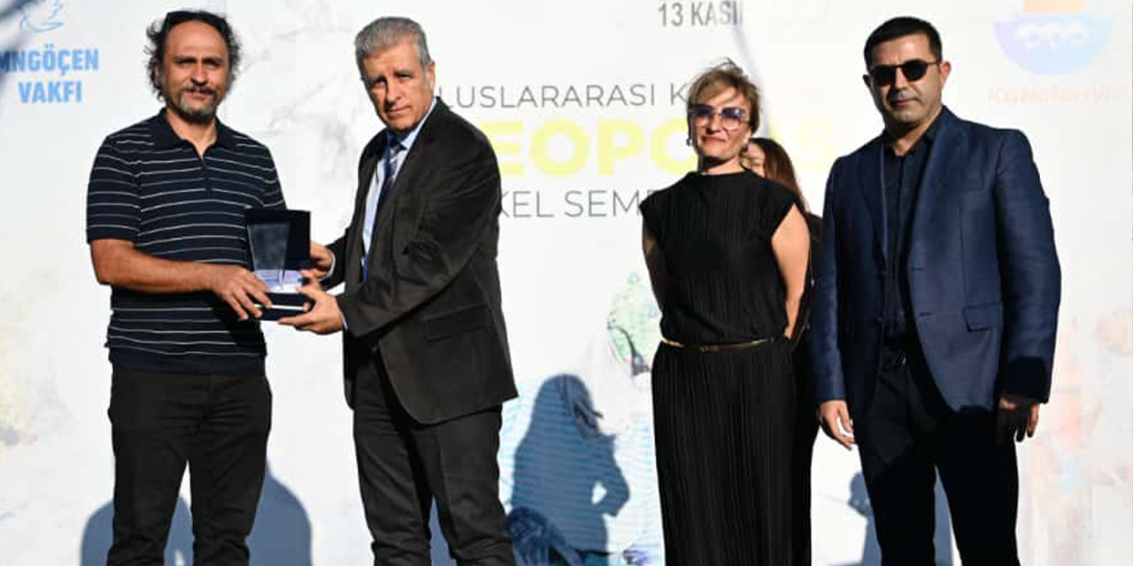 Kuşadası’nda mermer bloklar ‘adalet’ temasıyla şekillendi