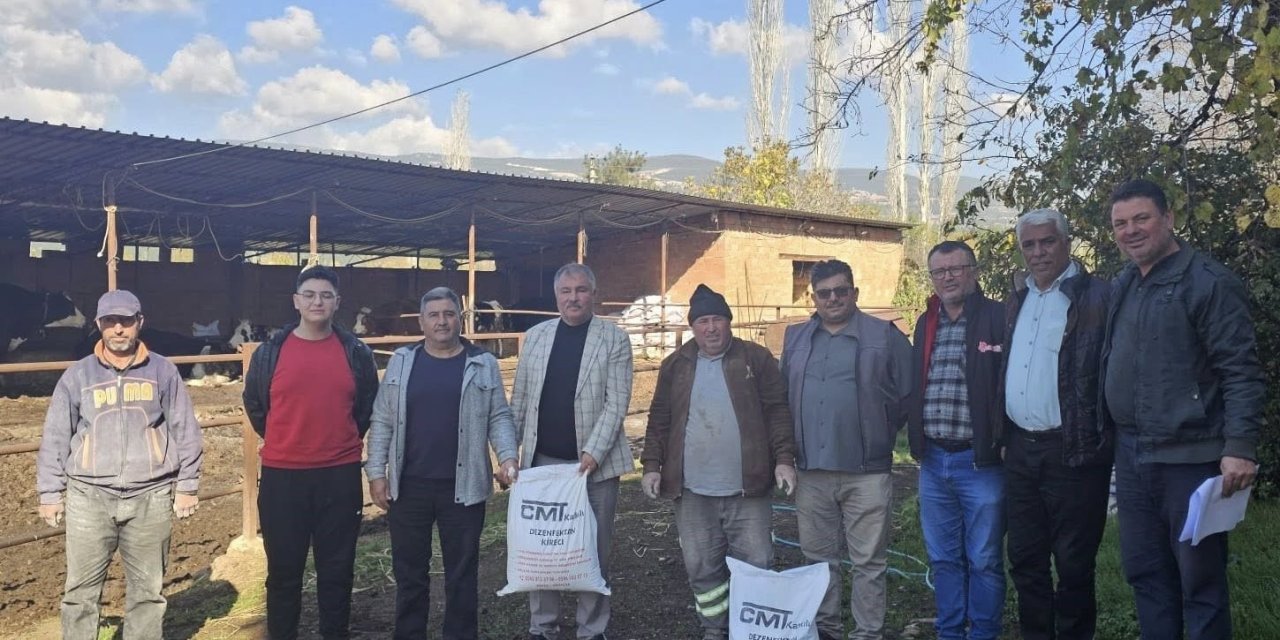 Beyağaç Belediyesi şap hastalığına karşı üreticilere kireç dağıttı
