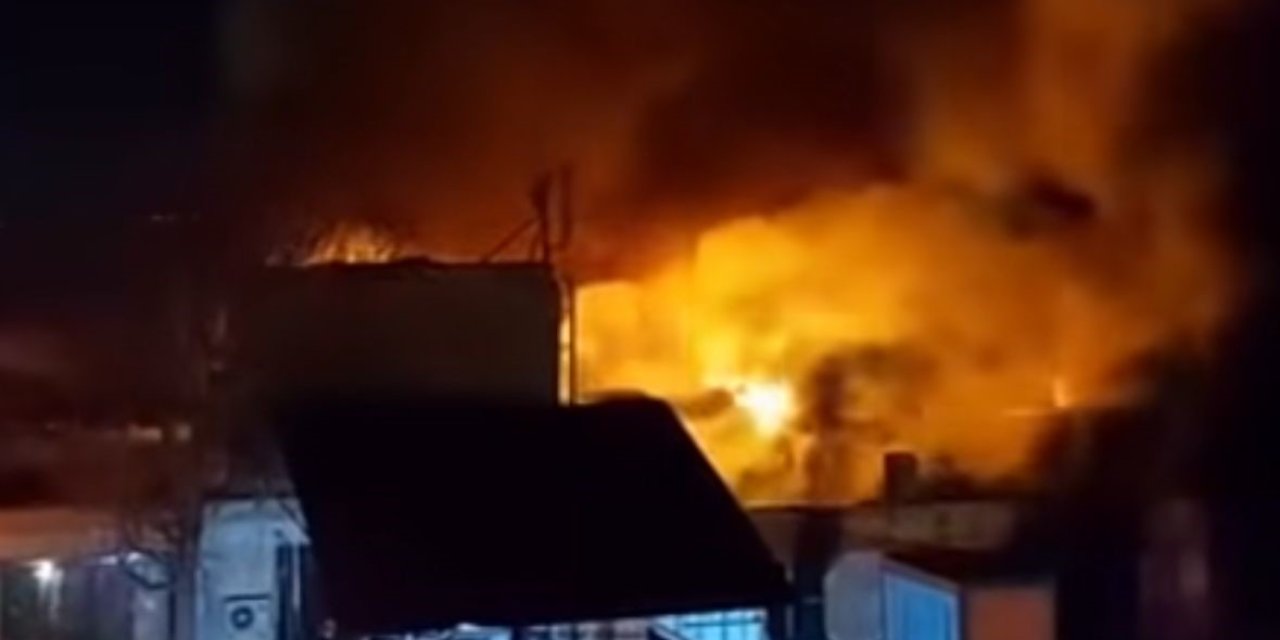 Fabrika yerleşkesinde çıkan yangında 6 işyeri zarar gördü