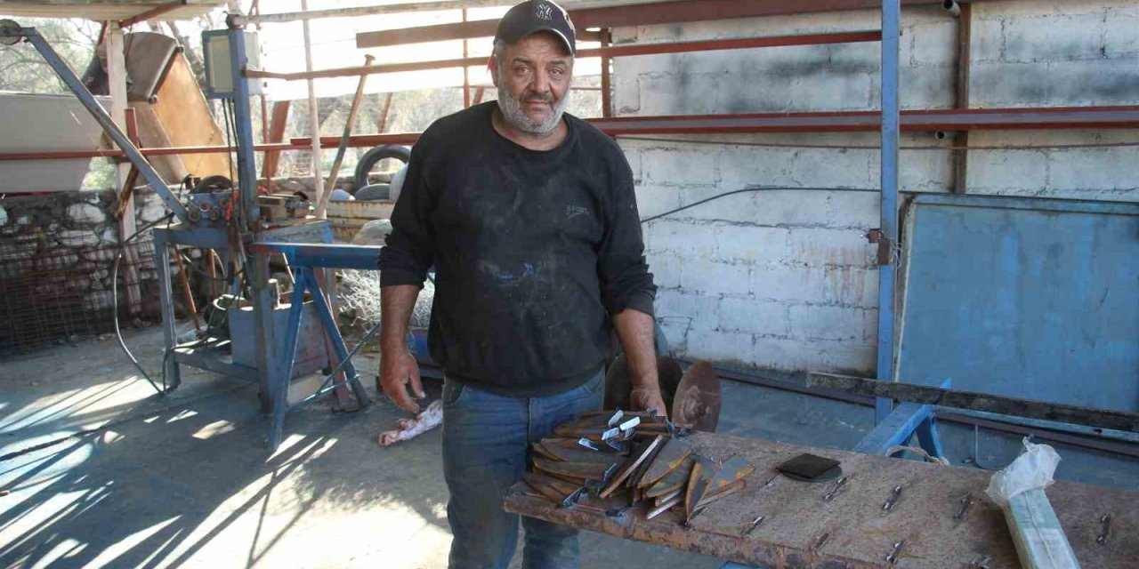 Bozulan tarım aletlerini tamir ederek, yeniden kullanıma sunuyor