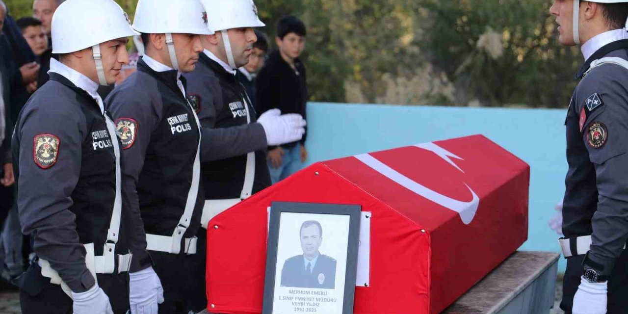 Emekli Emniyet Müdürü dualarla toprağa verildi