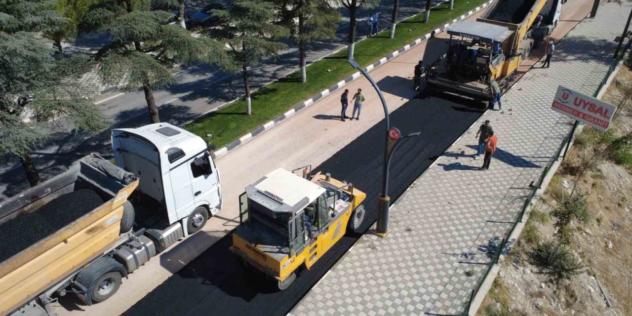 Karayolları tarafından Demirci’de sıcak asfalt çalışmalarına başlandı