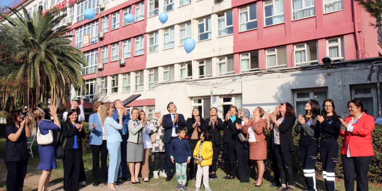 Mavi balonlar diyabete farkındalık için gökyüzüne bırakıldı