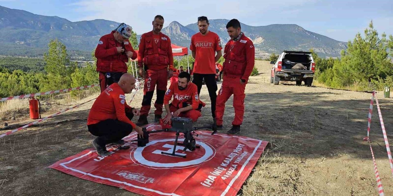 AKUT Ege ekipleri tatbikatlarla gönüllülerini her an göreve hazır hale getiriyor