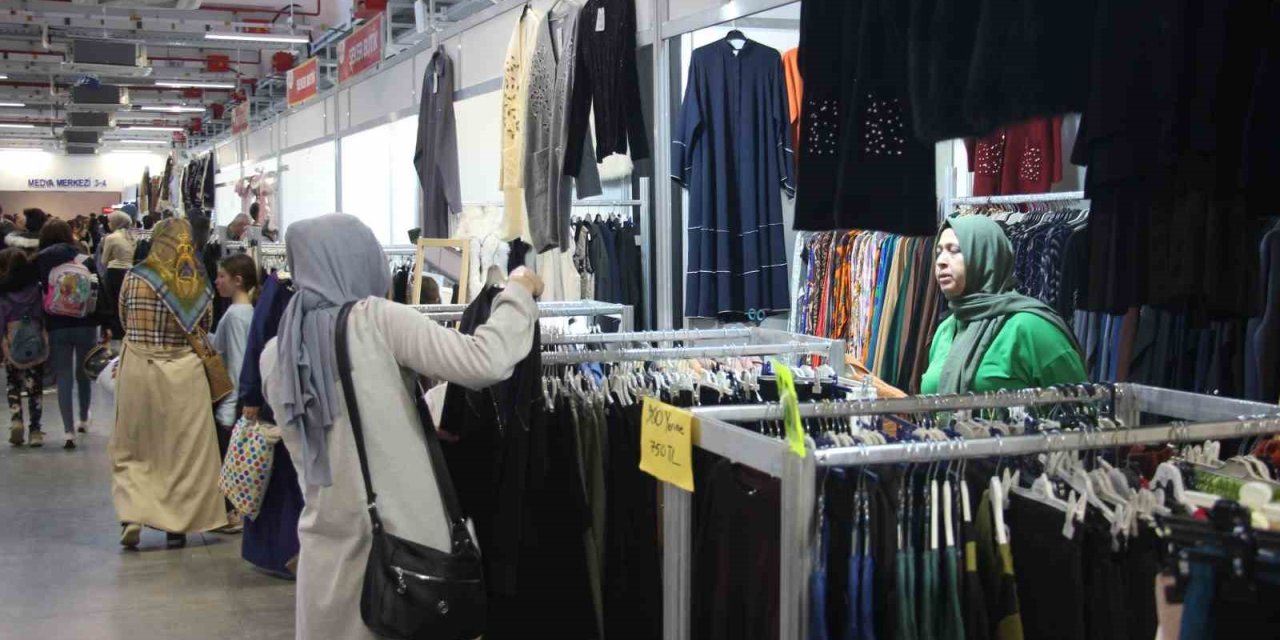 Aydın’daki giyim festivali yoğun ilgi görüyor