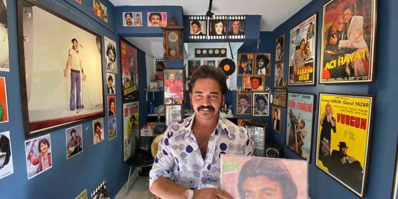 İzmir’in nostaljik sokağında Ferdi Tayfur esintisi