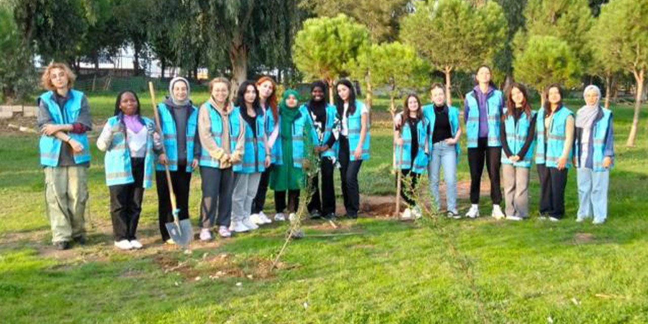 Üniversite öğrencileri yaşadıkları yurtları güzelleştirdi