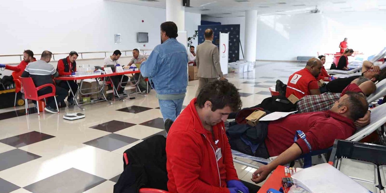 Muğla Büyükşehir, Kızılay’a kan bağışı desteğini Menteşe’de başlattı