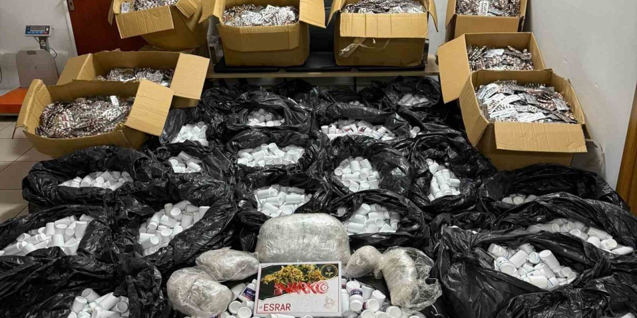 İzmir’de 974 adet uyuşturucu hap ele geçirildi