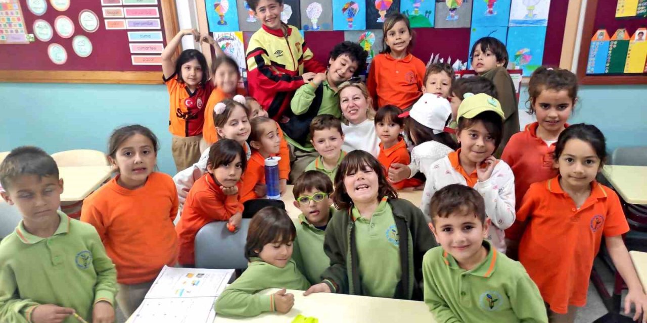 Alaçatı’da ilkokul öğrencilerinden anlamlı dayanışma