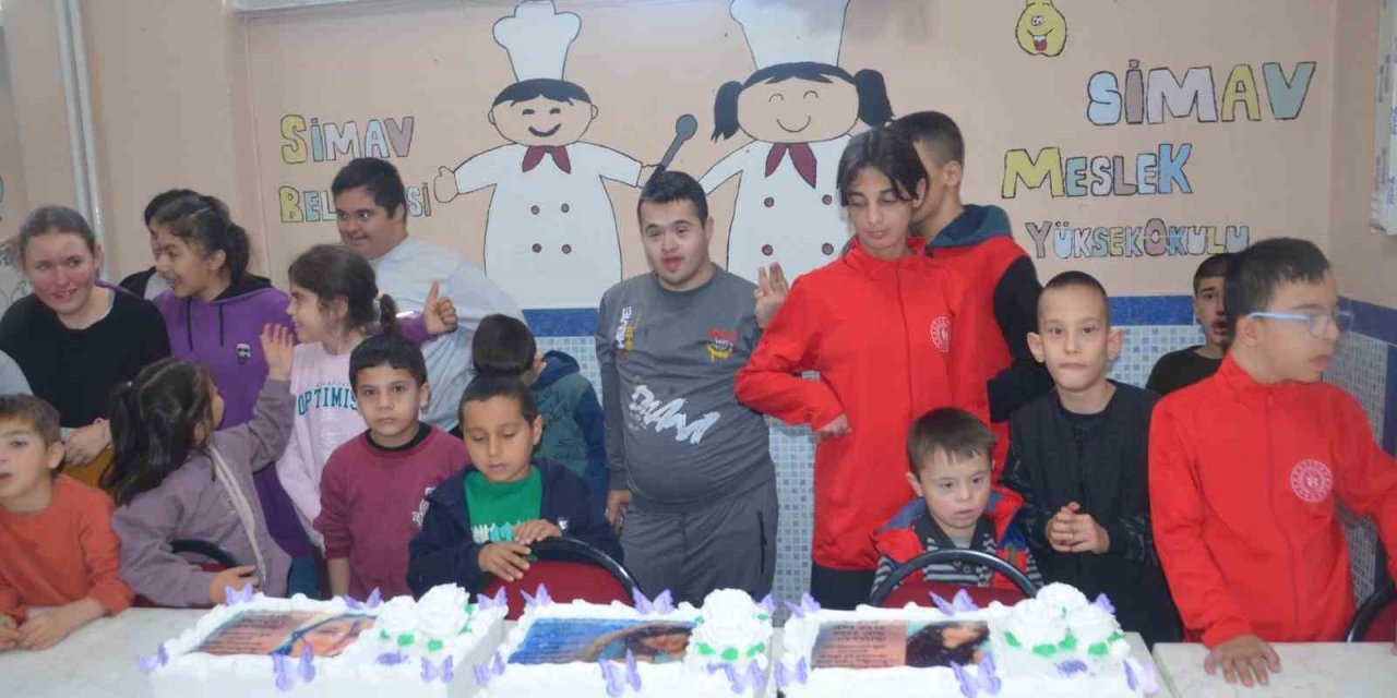 Özel öğrenciler Yeşim Akbaş’ı doğum gününde andı