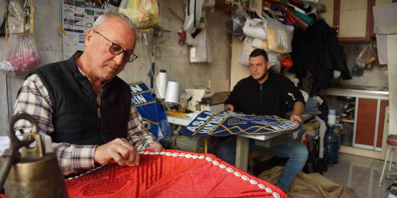 Milyonluk pehlivan develer gelin gibi süslenmeden arenaya çıkmıyor