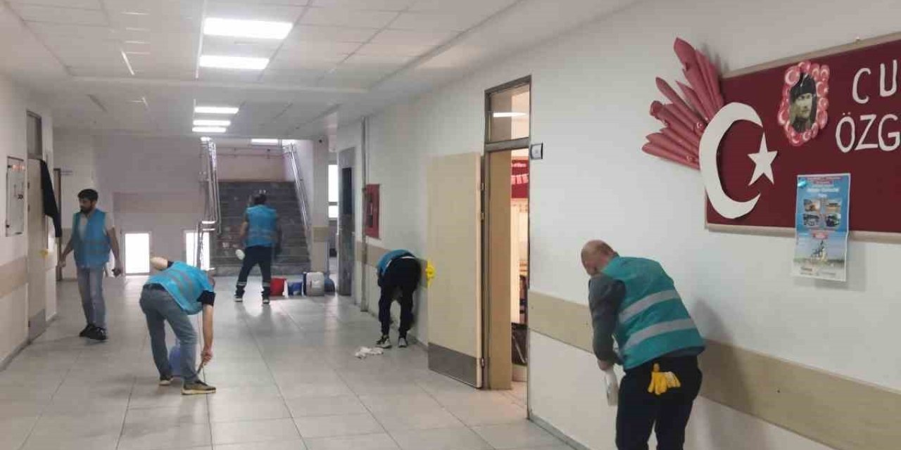 Denetimli serbestlik yükümlüleri, ara tatilde okulları yeniledi